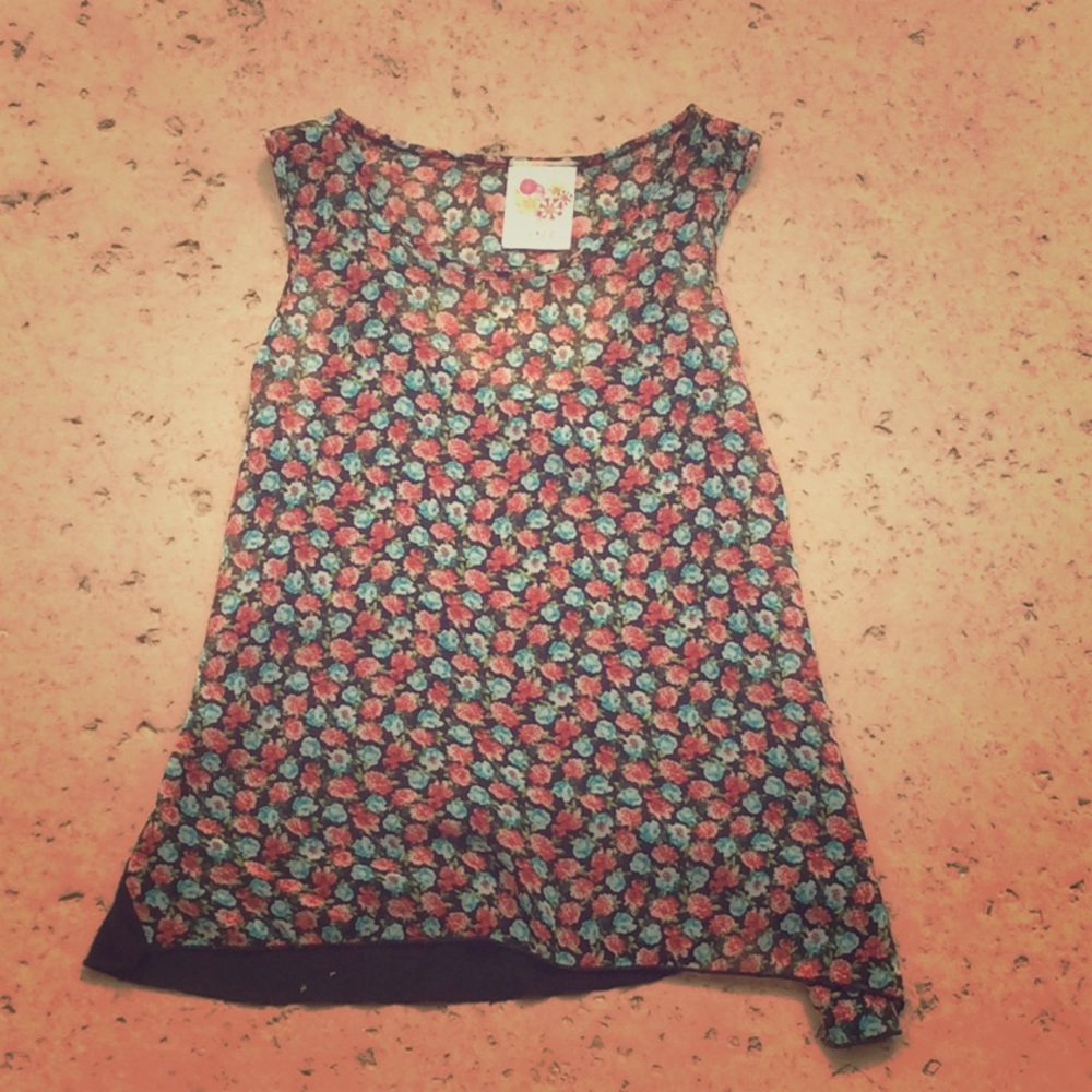 Flowery pattern tank top